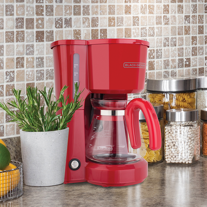 Cafetera 5 Tazas con Filtro Permanente  Roja Black & Decker