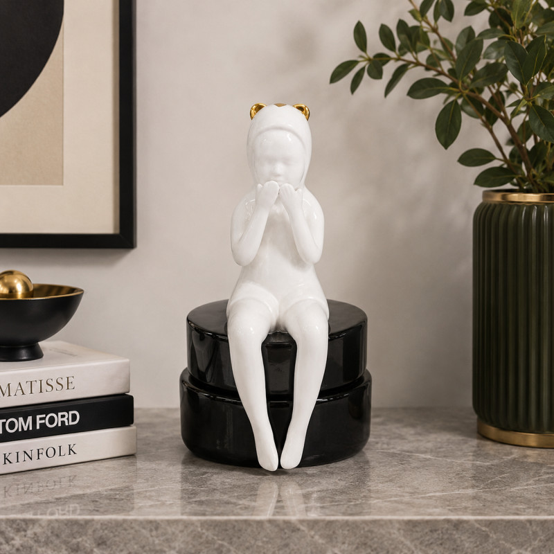 Adorno de Cerámica Niño 20x13cm Blanco Negro Oro