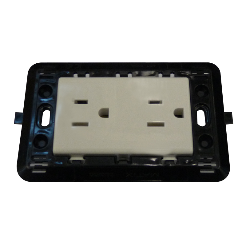 Tomacorriente Doble Universal 2P+T Matix Bticino