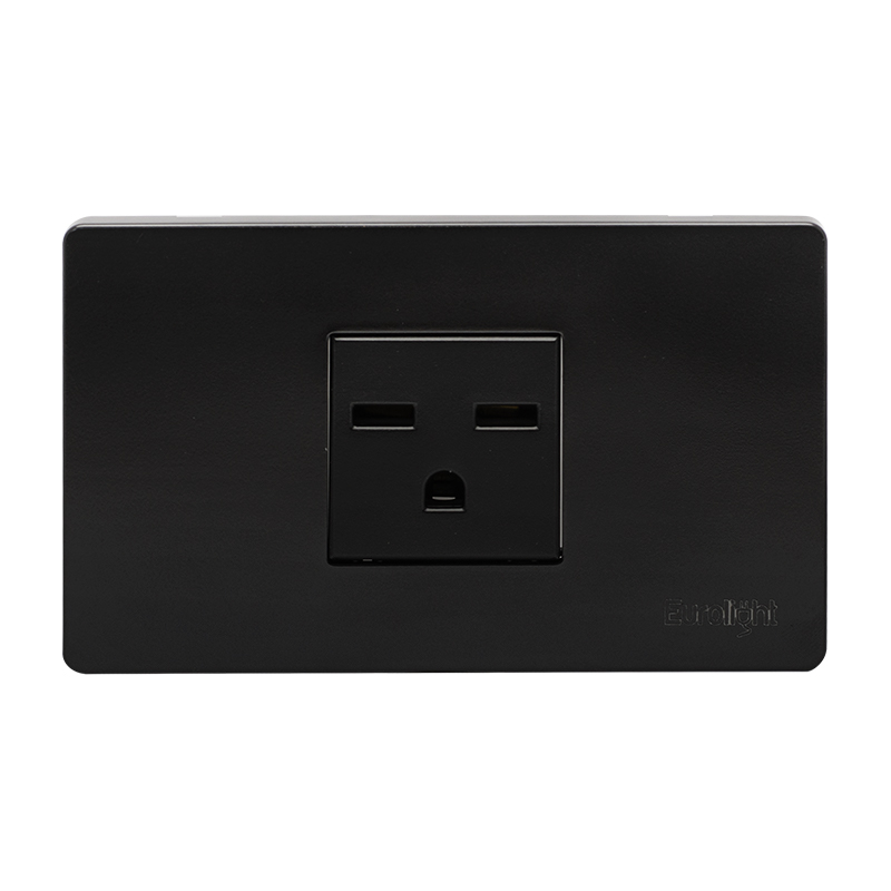 Tomacorriente Chino Volga Negro 15A  Eurolight