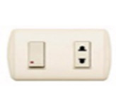 Interruptor Doble Conmutador 3 Vías Con Luz + Tomacorriente Universal 2P Modus Plus